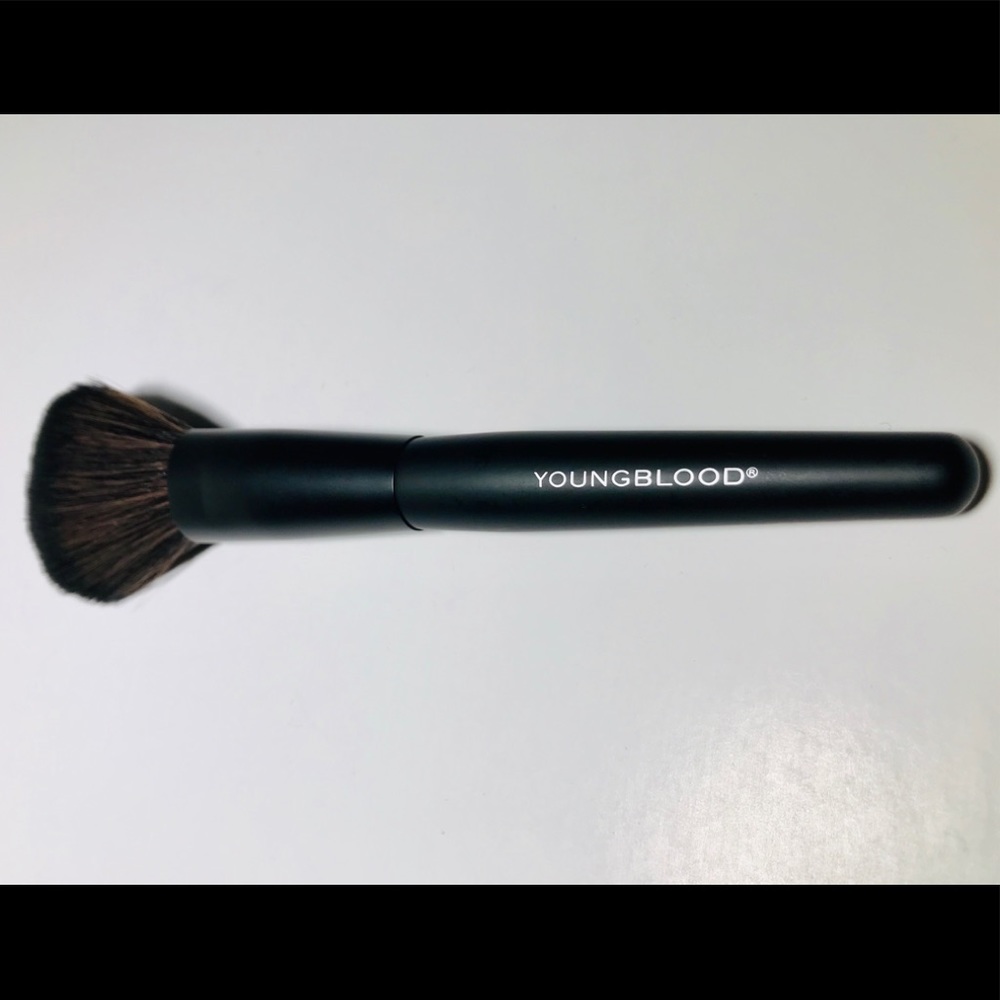 Youngblood Super Powder Brush